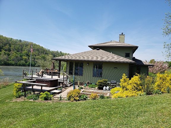 2nd image of 104 Lands End Ln
