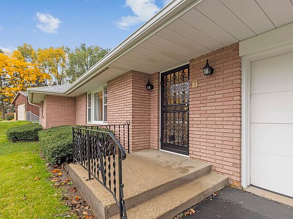 3rd image of 5260 Crestdale Dr