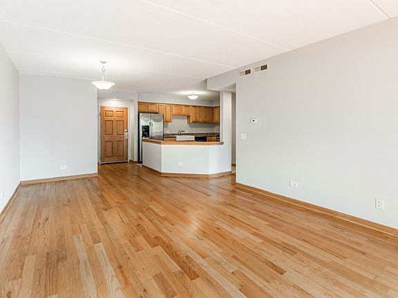 4th image of 3258 N Harlem Ave Unit 205