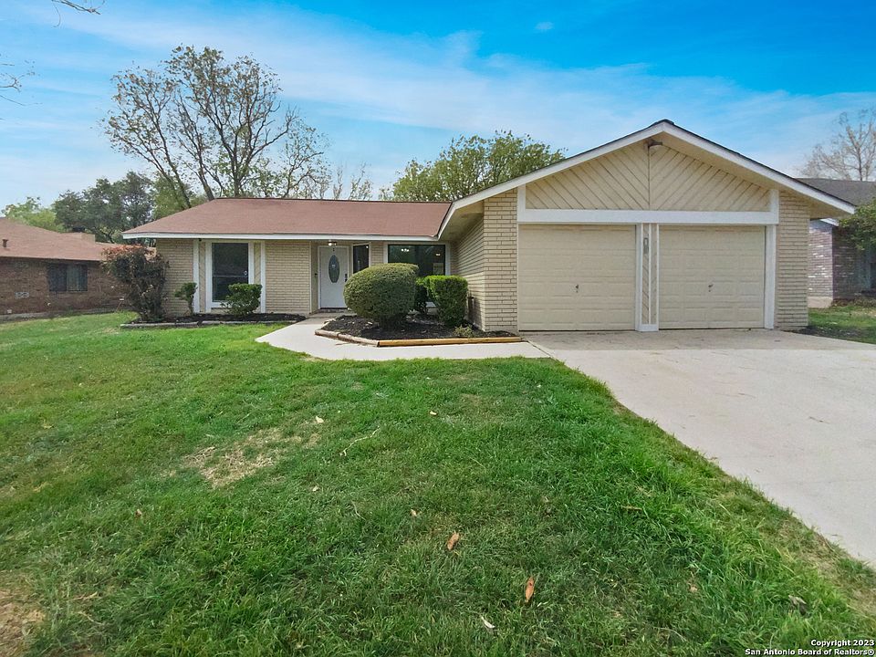 1st image of 4418 LAKEWAY DR