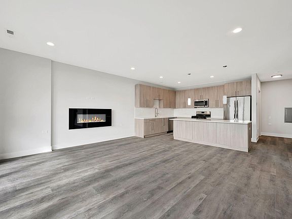 5th image of 2942 W North Ave #2G