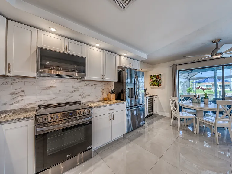 SE 1st Pl — Photo 9