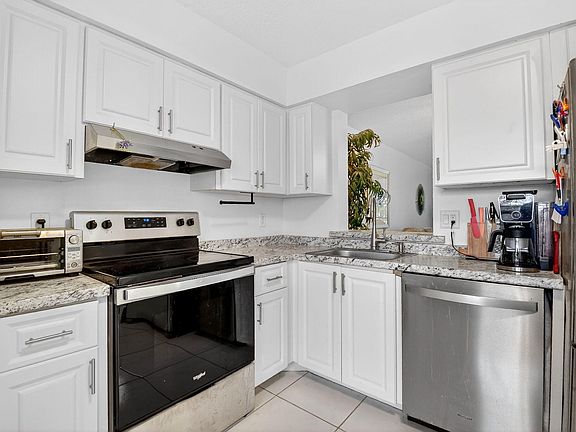 5th image of 14723 Cumberland Drive #308