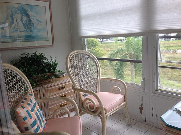 3rd image of 412 Greenbrier Cir