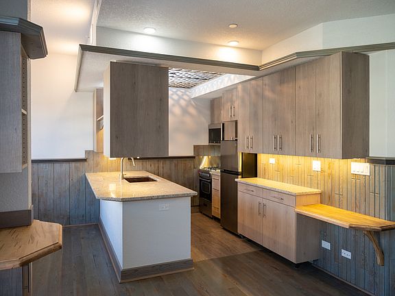 5th image of 120 N Oak Park Ave APT 320