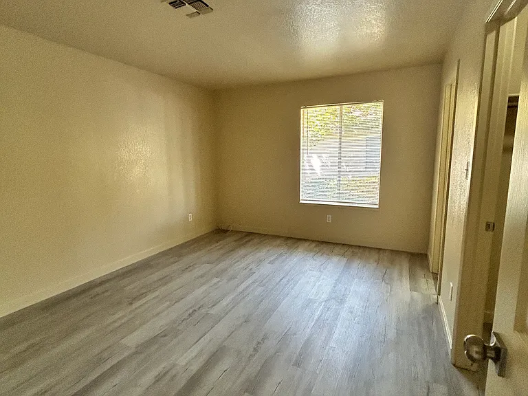 1424 Sylvan Ave — Photo 22