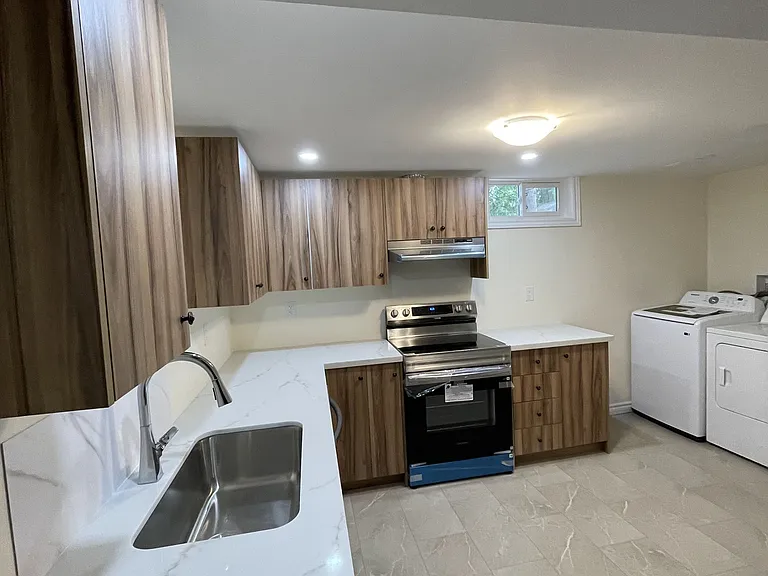 37 E Rutherford Dr #BASEMENT — Photo 11