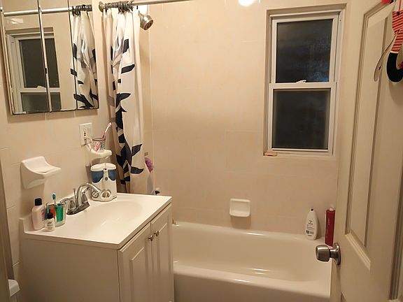 3rd image of 24712 43rd Ave