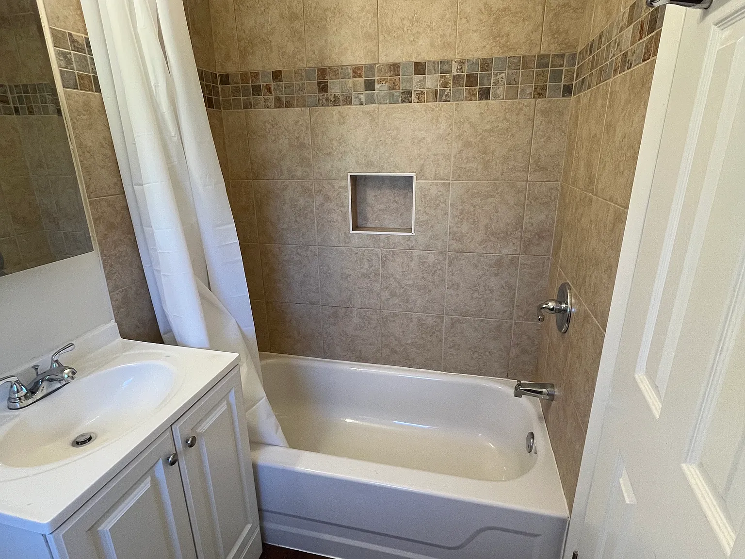 8248 Archer Ave — Photo 4