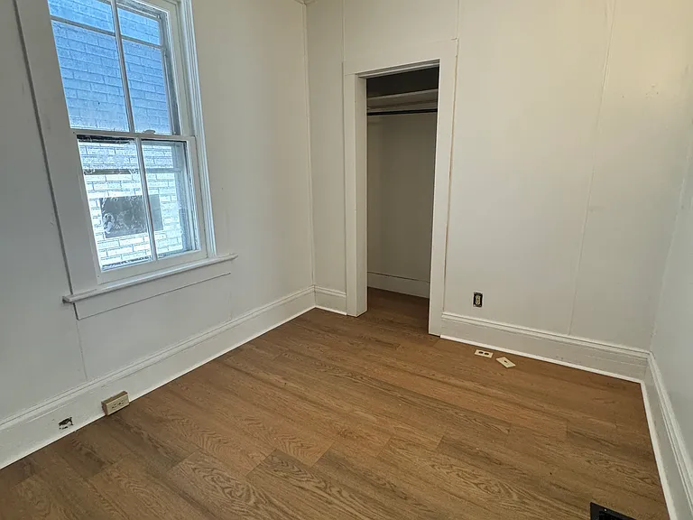 542 E 3rd St — Photo 1