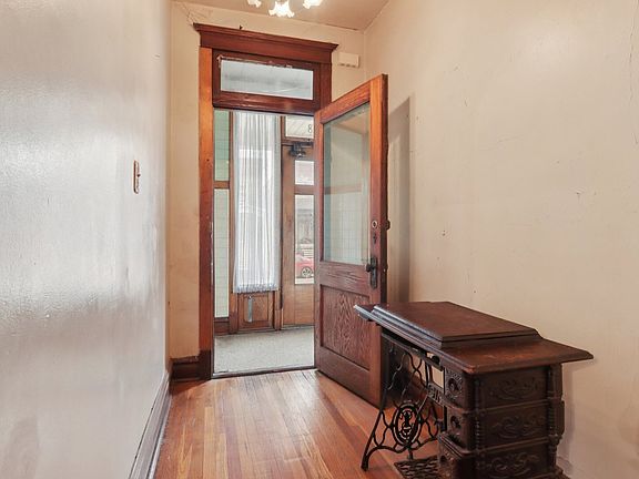 5th image of 2228 W Augusta Blvd
