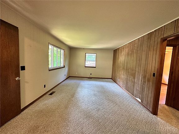 5th image of 10 Duvall Ln