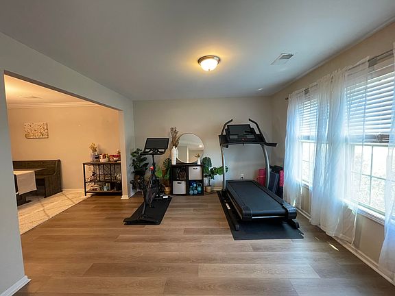 5th image of 3637 Moseley Dr