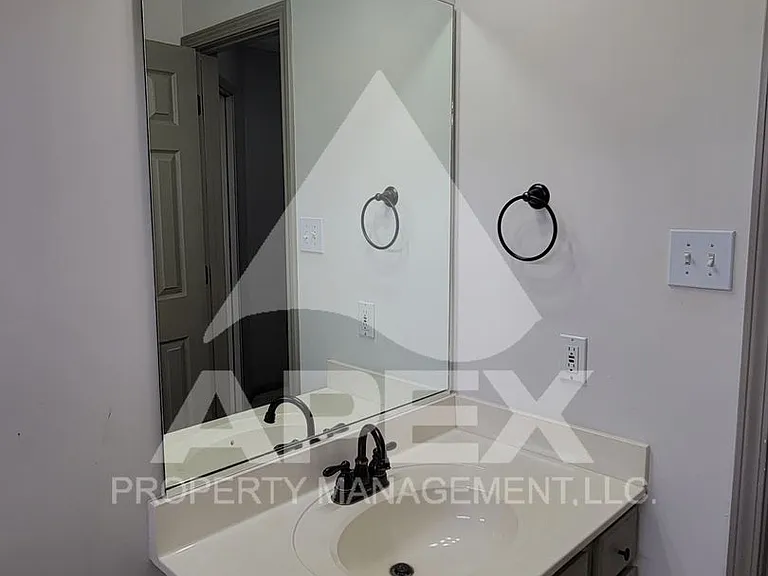 8140 Faircrest Ln — Photo 26