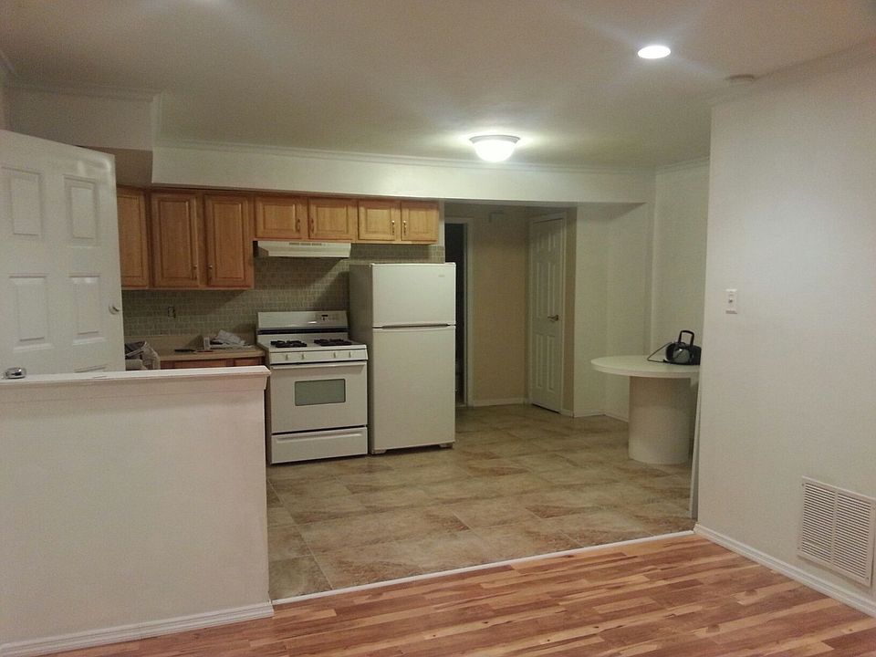 1st image of 20 Myrna Ln