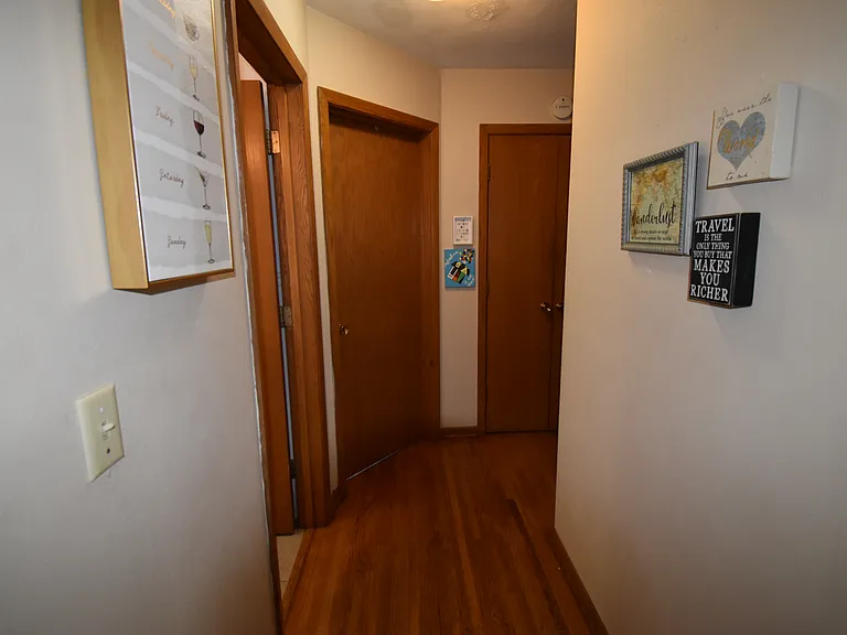 383 Queenan Ave S — Photo 17
