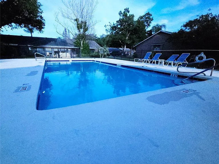 2510 King Oak Cir — Photo 2