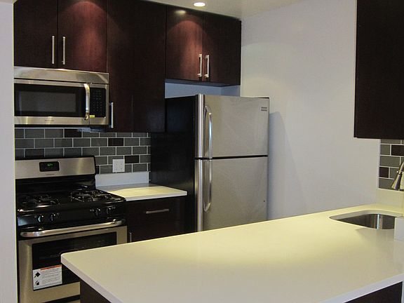 2nd image of 2648 30th St APT 3R