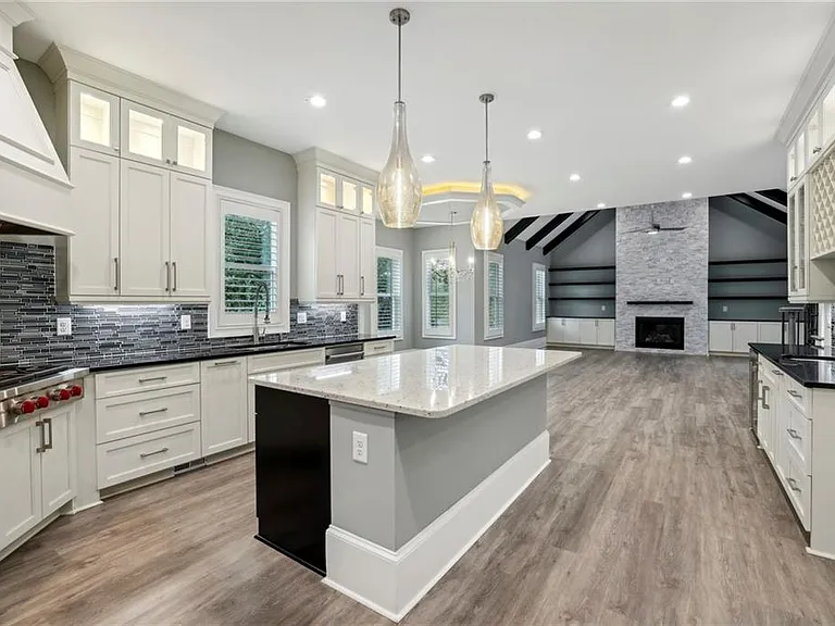 3750 Robinson Rd NE — Photo 25