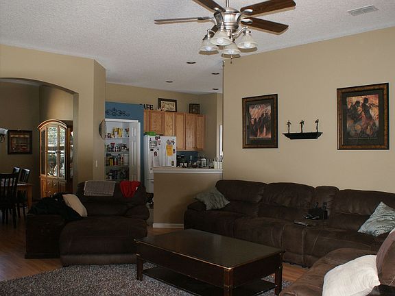 Family room (cont)
