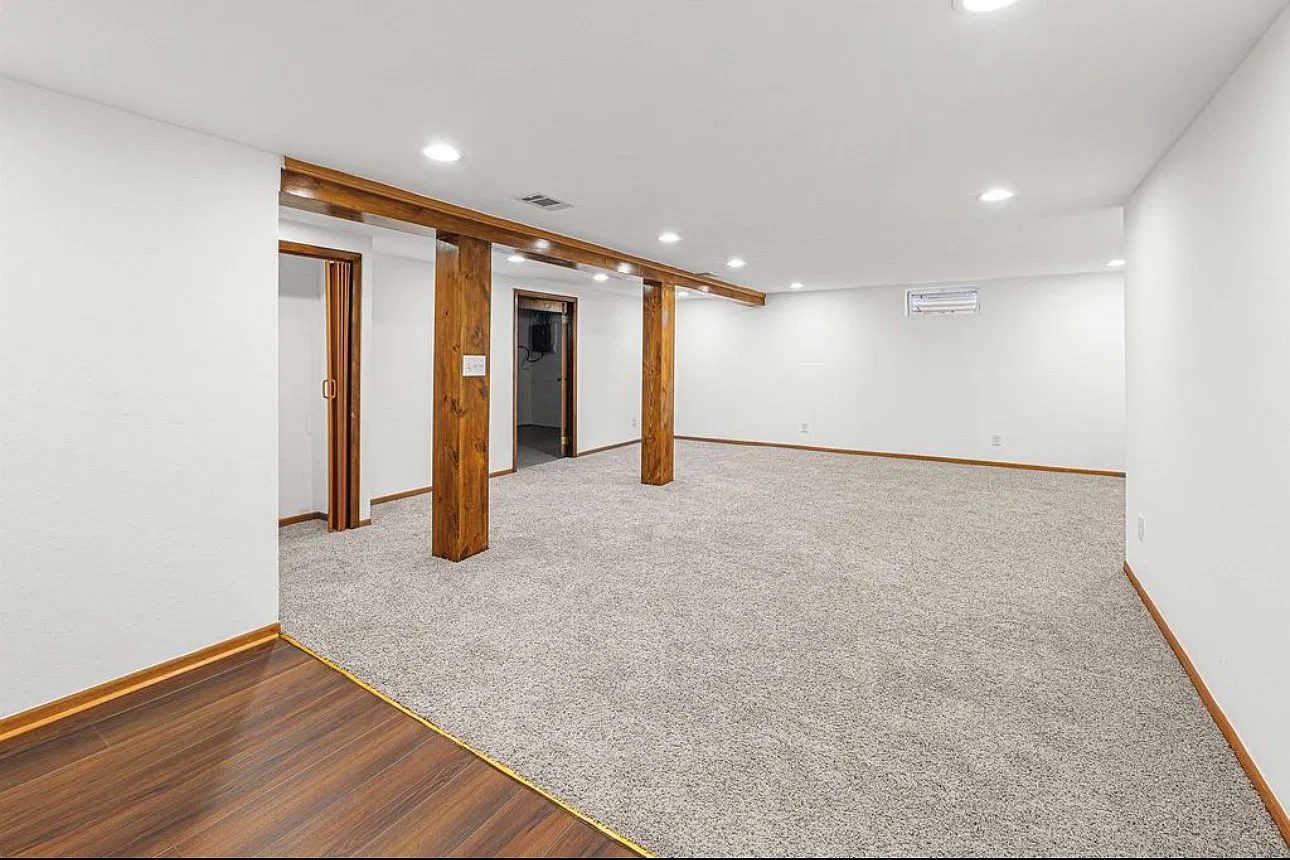 2 bed, 1.5 bath, 1402 sqft, $1,700 — Photo 2