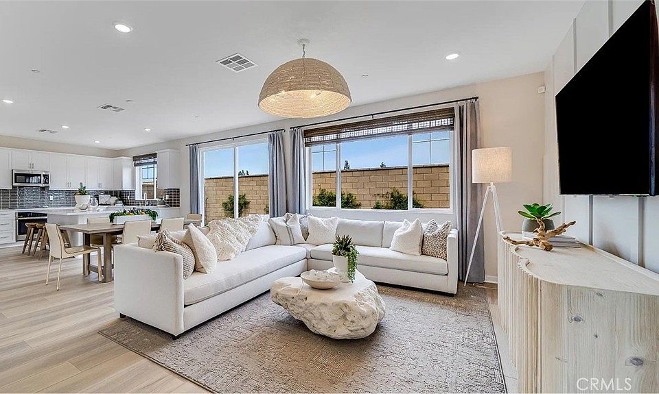 1st image of 3282 Floral Paseo