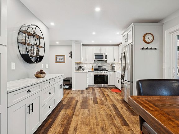 4th image of 17 Fairgrounds Road