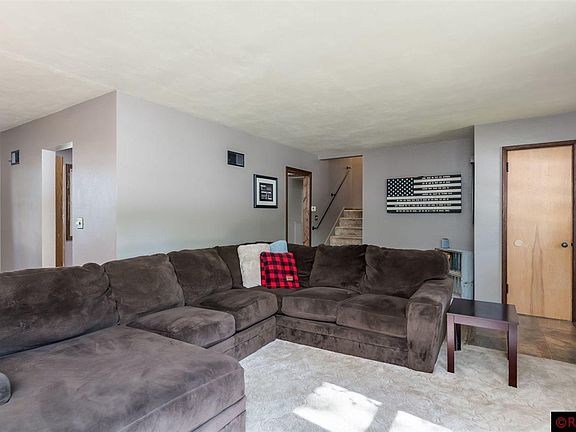 4th image of 950 S Prairie Ave