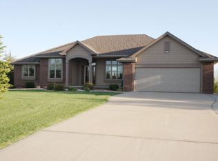 280 Lakeview Ter, Yankton, SD 57078