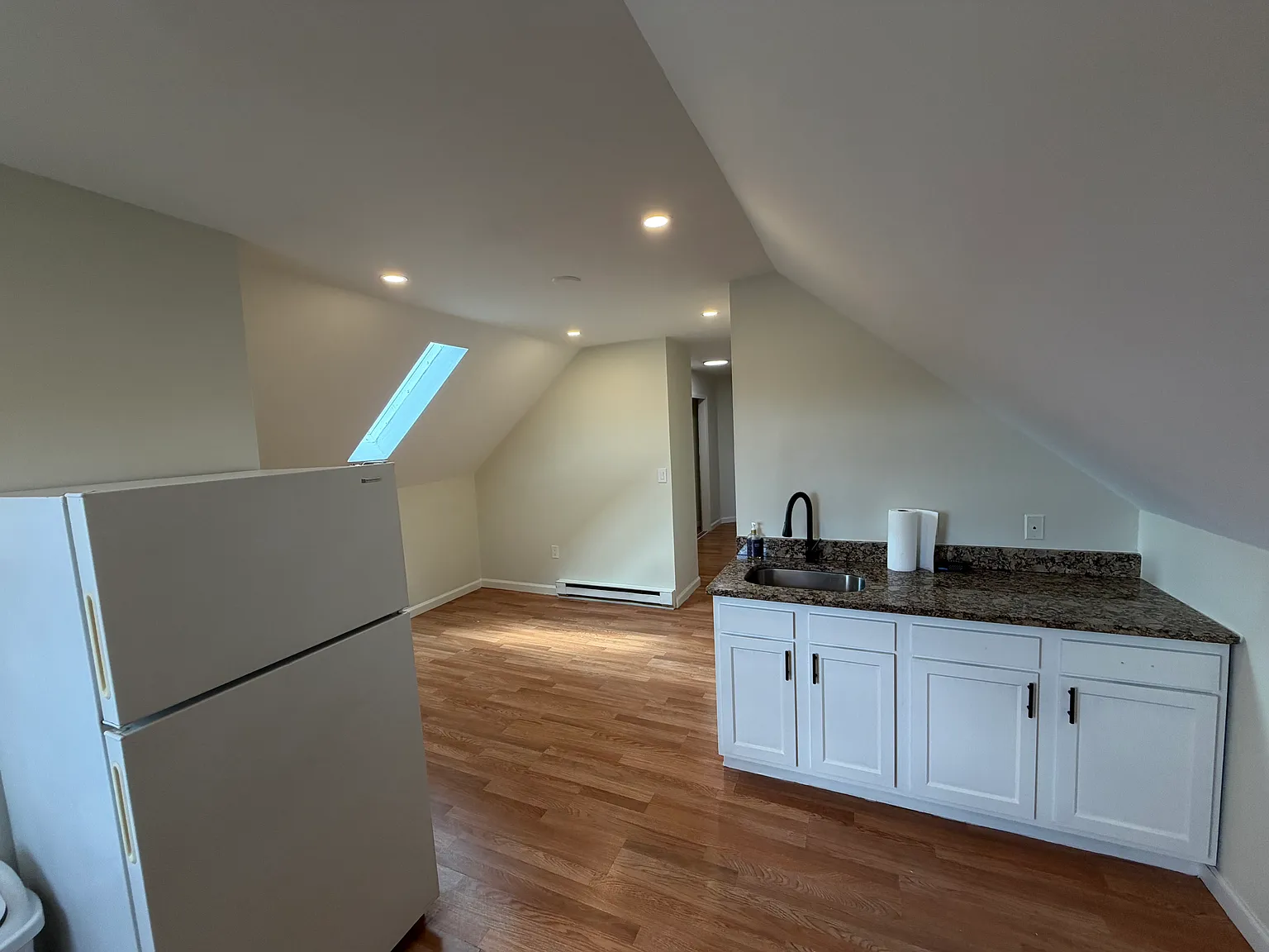 68-70 Beardsley Park Ter — Photo 1