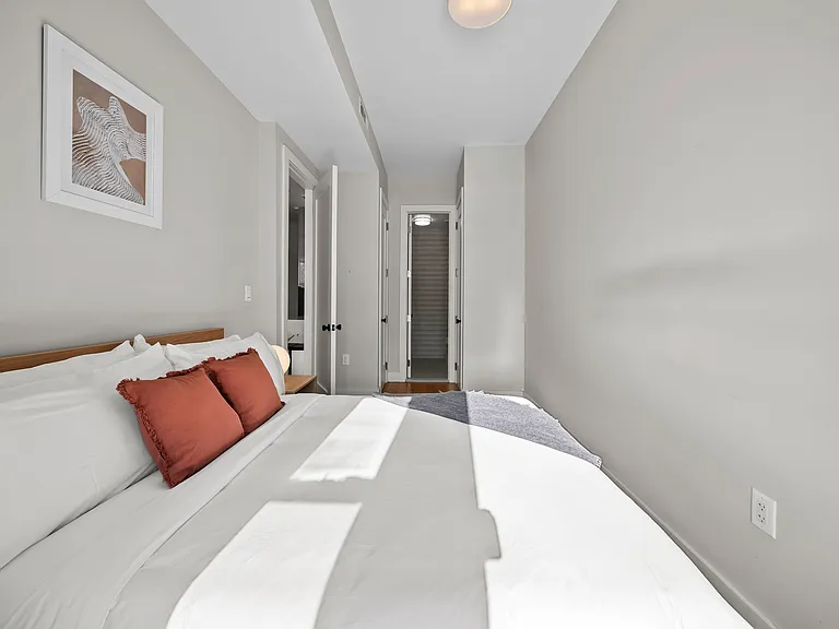 1090 Carroll St #2R — Photo 13