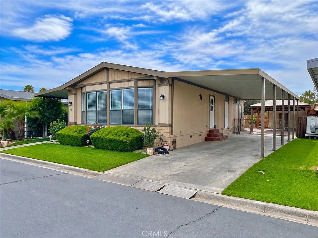 3 bed, 1344 sqft, $2,295 — Photo 3