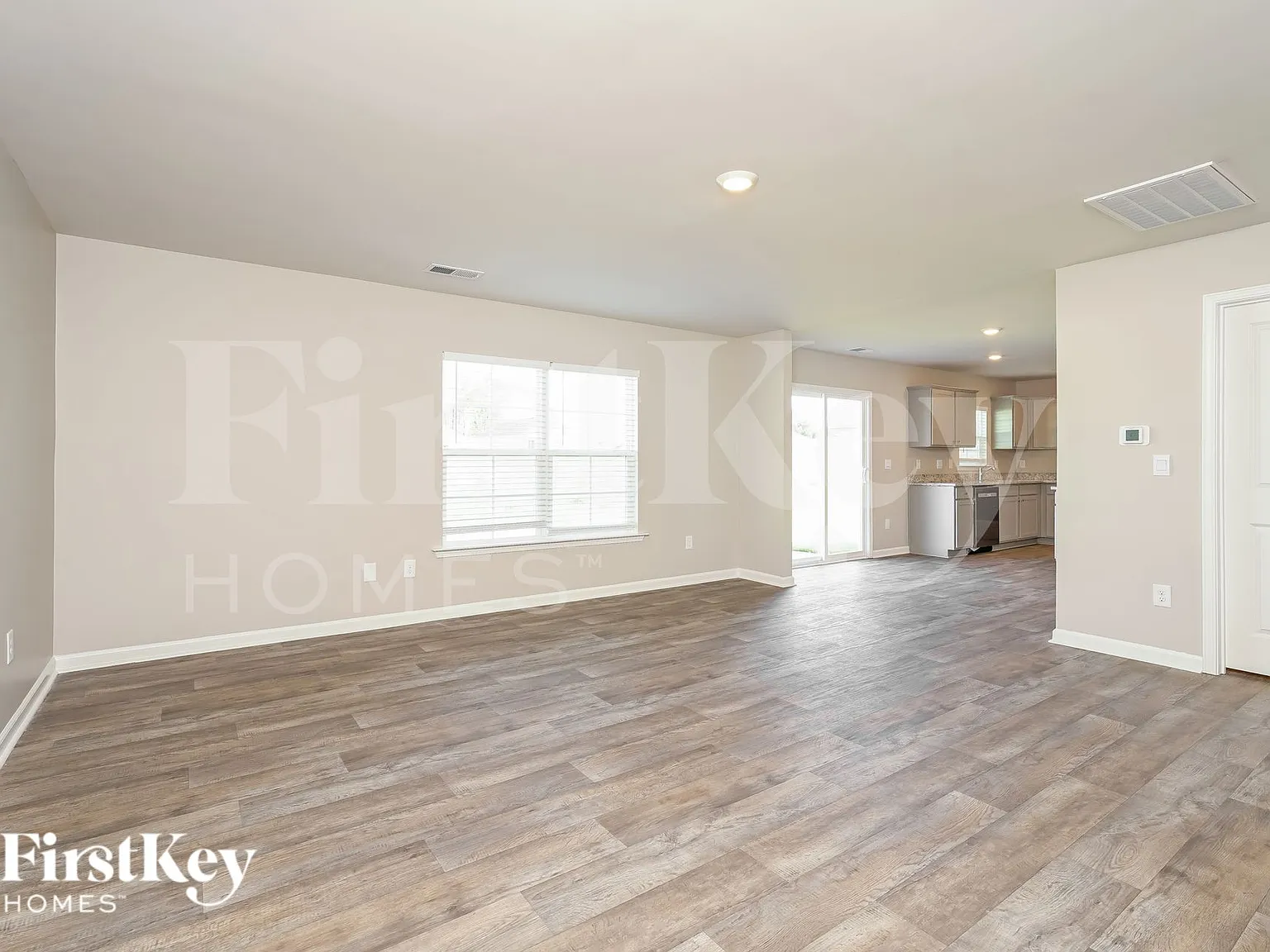 4 bed, 2.5 bath, 2644 sqft, $2,370 — Photo 4