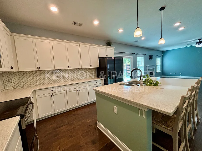 4526 Mountain Ivy Dr — Photo 10