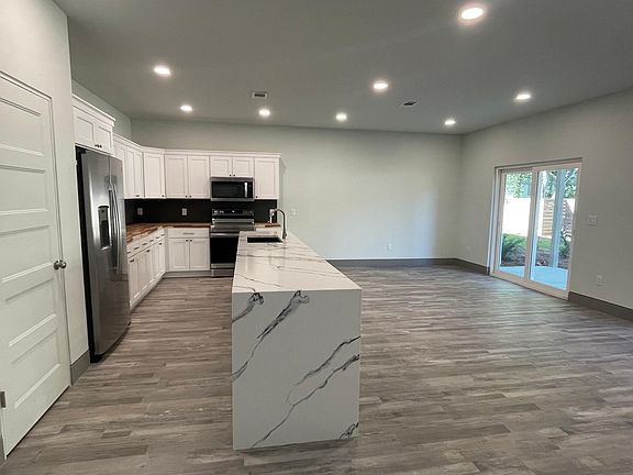 5th image of 371 Lowery Dr