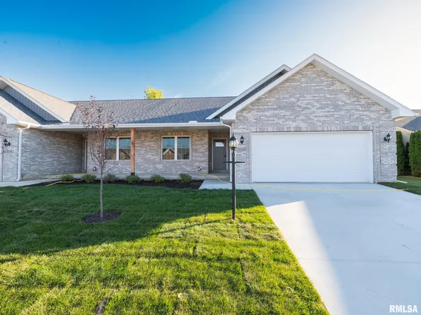 3718 W Eagle Point Dr, Peoria, IL 61615