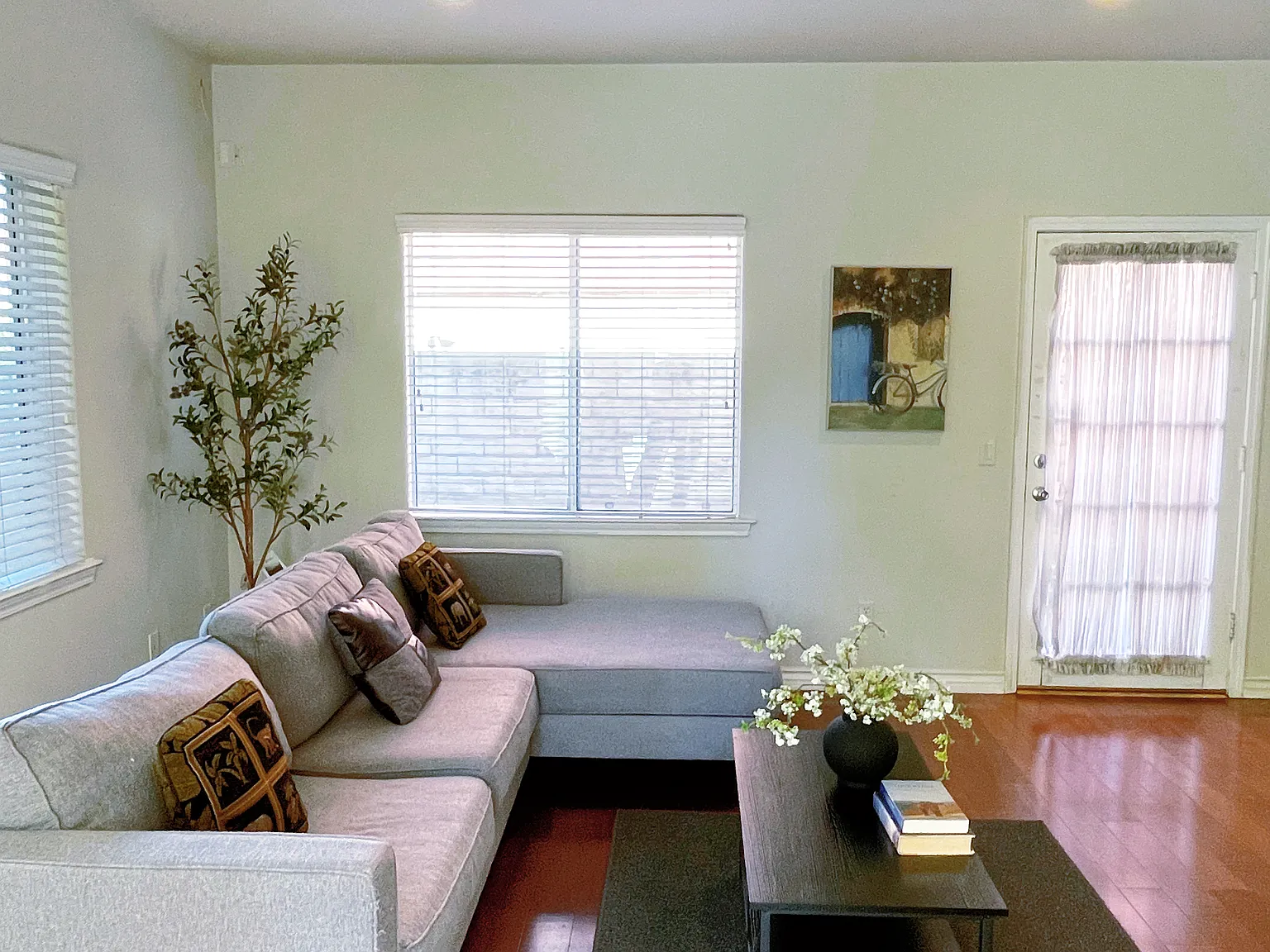 1018 La Cadena Ave — Photo 3