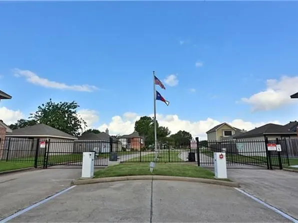 8621 Beechcrest St, Houston, TX 77083
