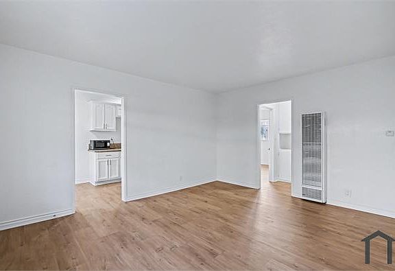 2nd image of 727 W 81st St APT 4
