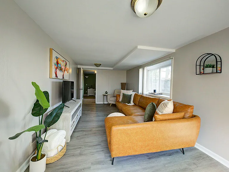 Rein Ave — Photo 2