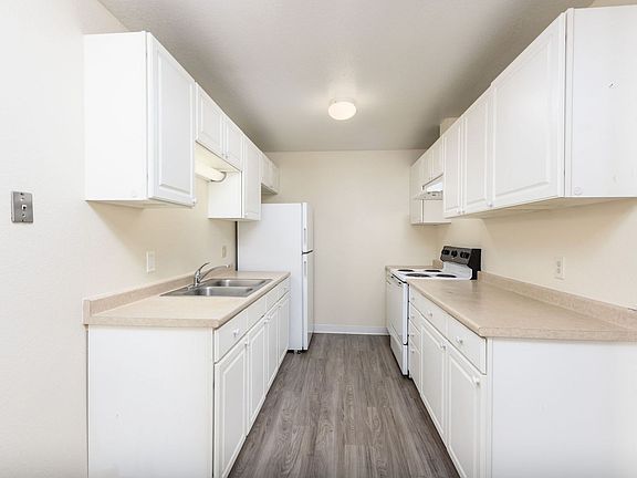 2nd image of 2640 Woodridge Ct #47