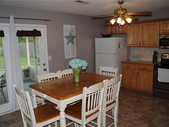 4th image of 1102 Blue Branch Dr