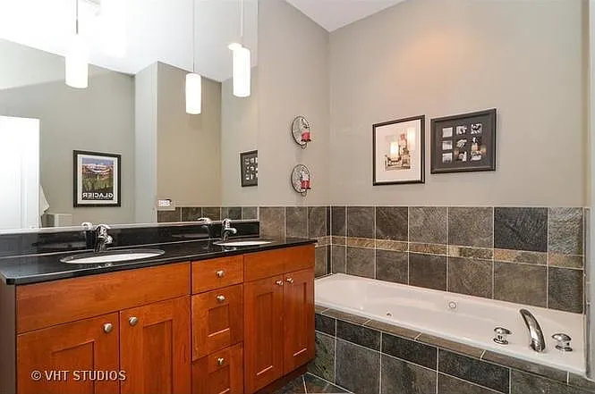 1078 N Marshfield Ave #2 — Photo 9