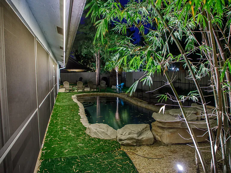 900 Cosmos Ct — Photo 35