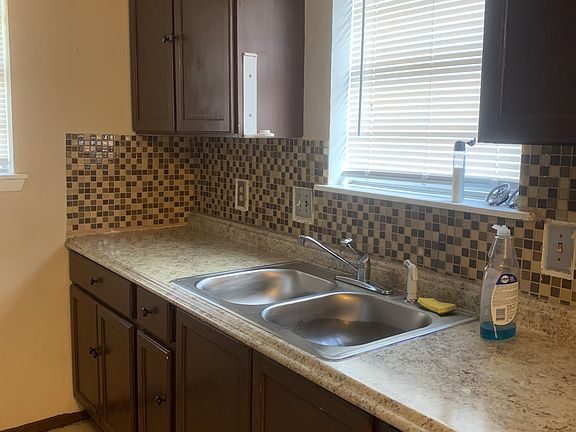 4th image of 11905 Chamizal St