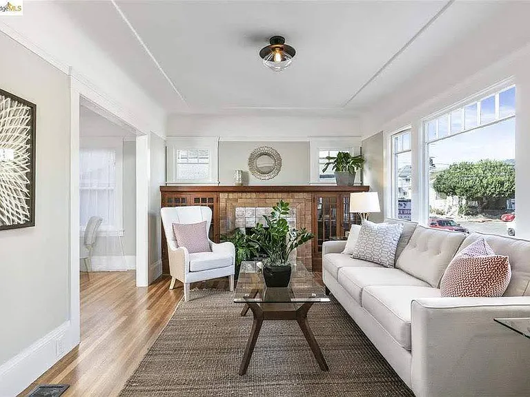 5723 Shattuck Ave — Photo 2