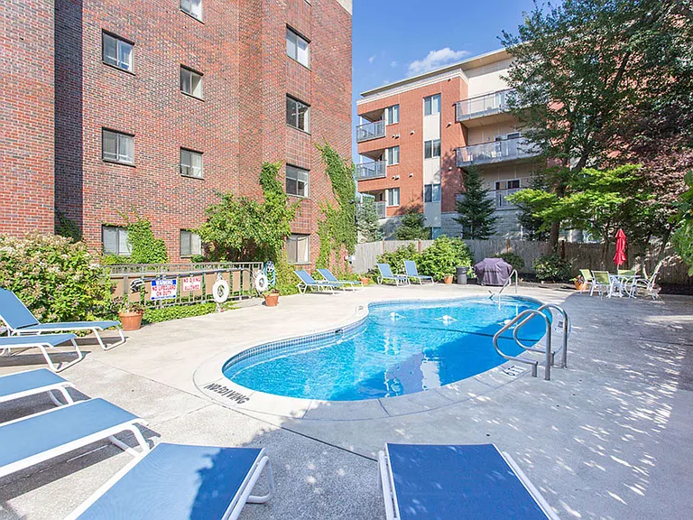 320 Hammond Pond Pkwy #305 — Photo 9