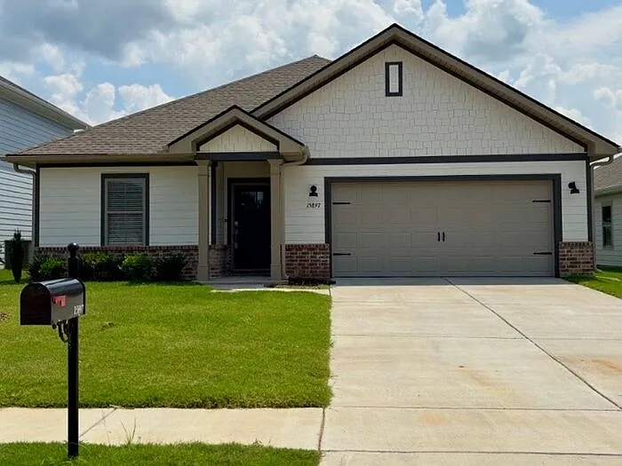 4 bed, 2.0 bath, 2106 sqft, $2,050 — Photo 1