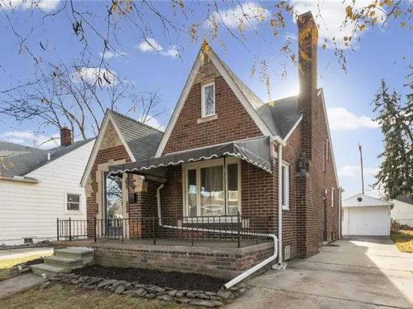 8060 Edward Ave, Center Line, MI 48015