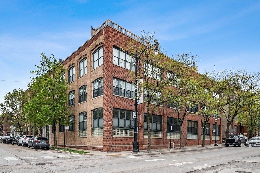 1st image of 3201 N Ravenswood Ave APT 202